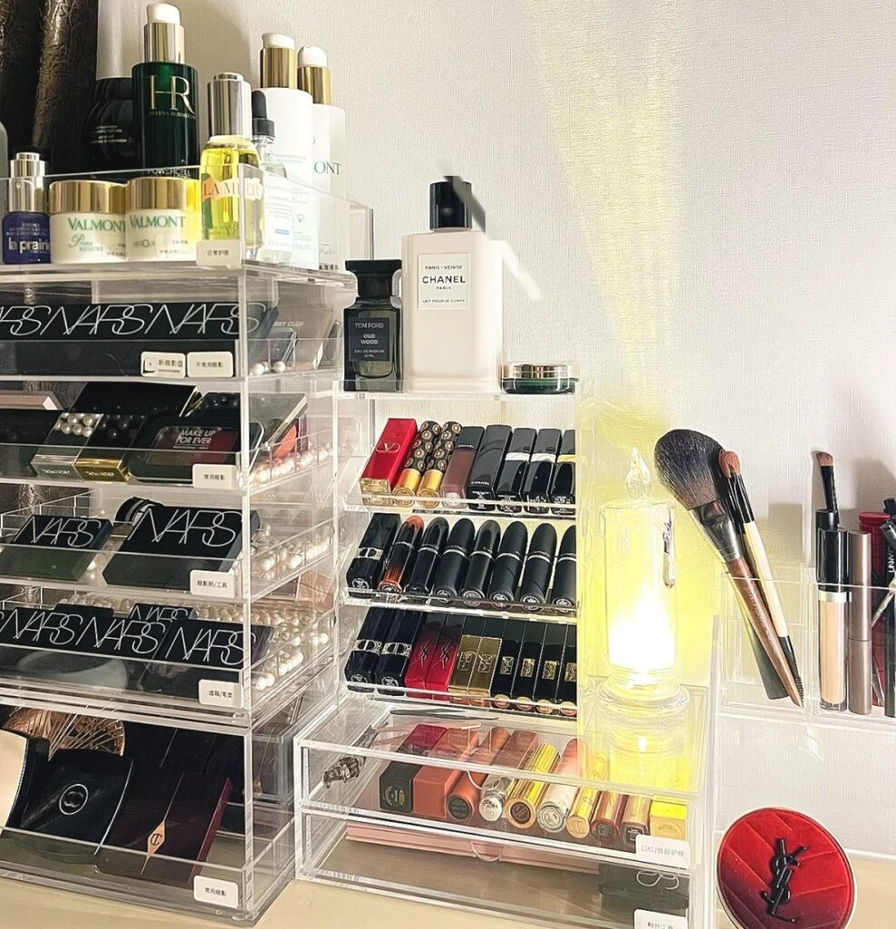 Large lipstick organizer holder